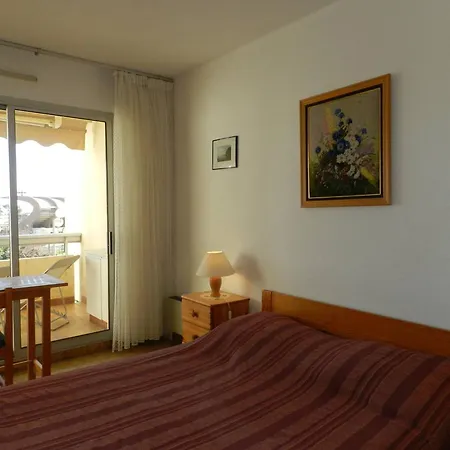 Le Lavandou, 2 Pieces, 4 Personnes - Fr-1-713-148 Apartment