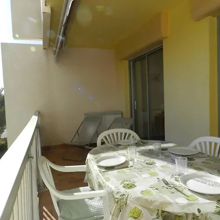 Apartment Le Lavandou, 2 Pieces, 4 Personnes - Fr-1-713-148