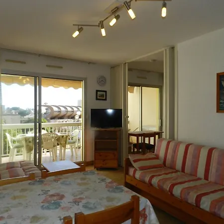Le Lavandou, 2 Pieces, 4 Personnes - Fr-1-713-148 Apartment *